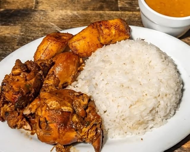 Pollo Guisado Lunch.