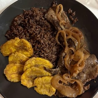 Combo 7 - Bistec Encebollado