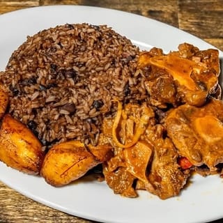 Rabo Guisado Lunch