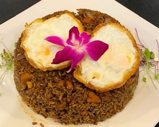 Chofan Con Camarones, Pollo, and Cerdo Y Huevos.