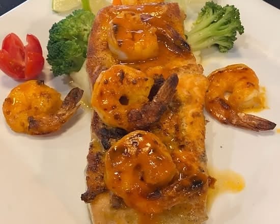 Camarones Y Salmon Combination Platter.