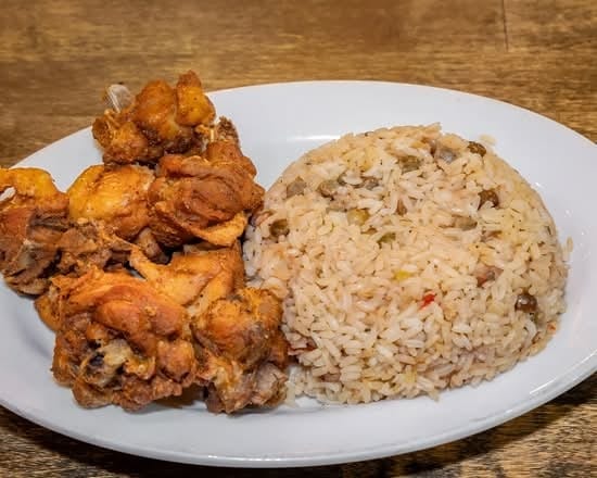 Chicharron De Pollo Con Hueso Lunch.