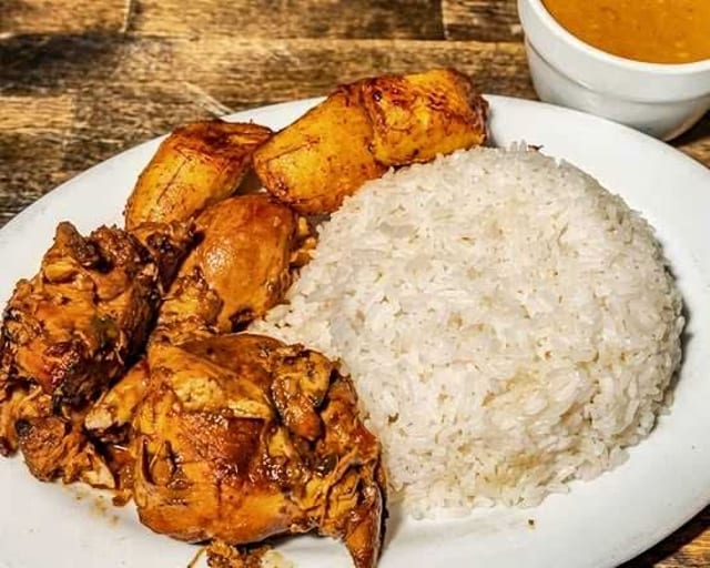 Pollo Guisado.